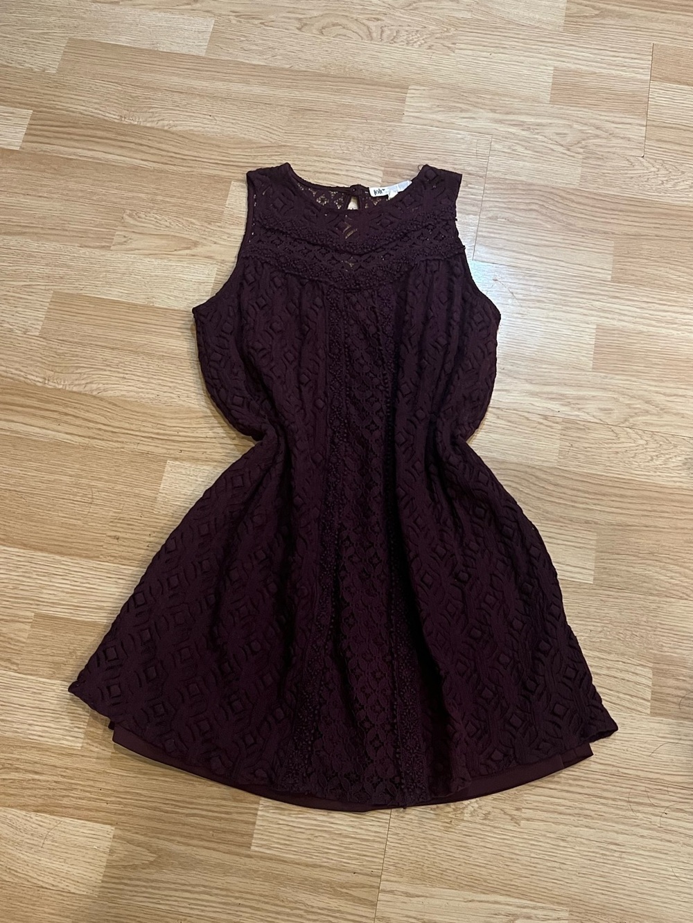 Jolt Sleeveless Lace Dress in Deep Wine